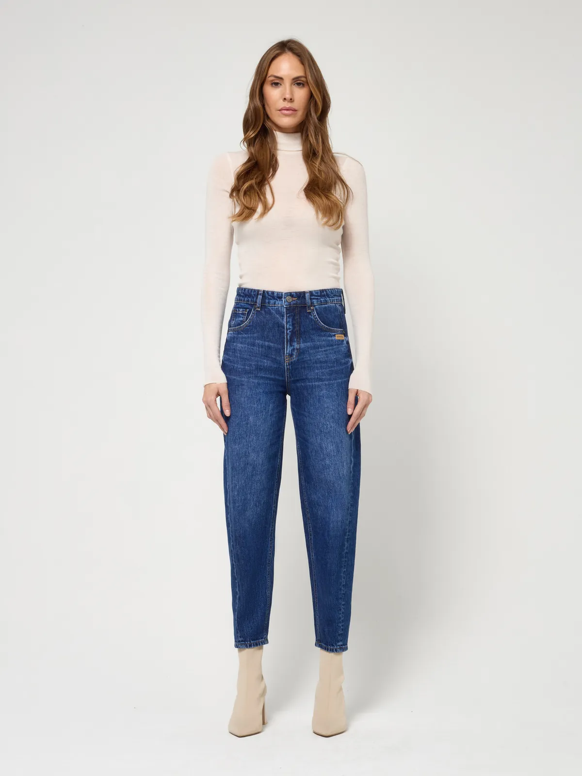 Jeans am Model, Ganzkörper